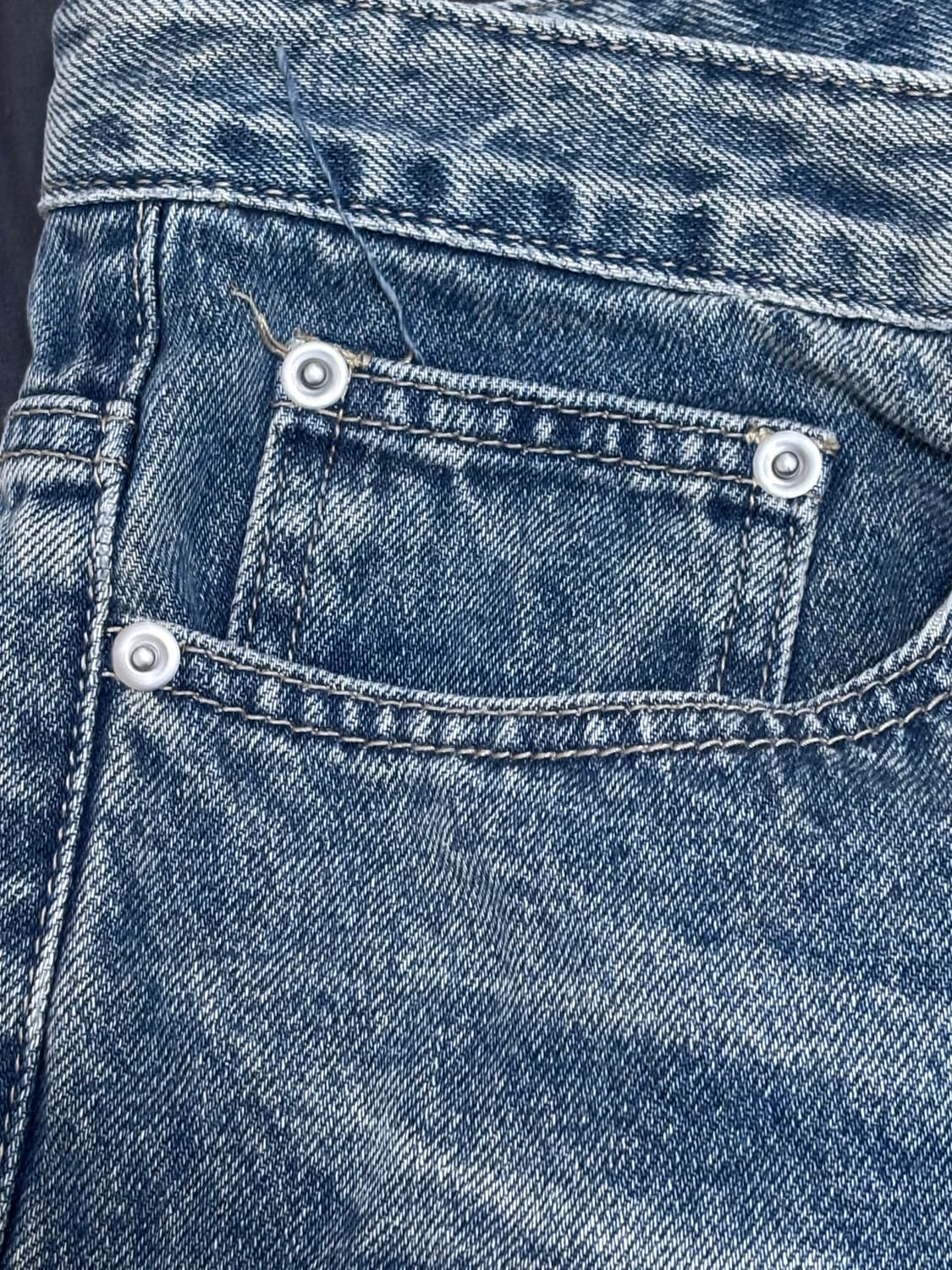 트릴리온 캣 브러쉬 워시드 버뮤다 데님 쇼츠 (SAND BLUE)  m 상품이미지4