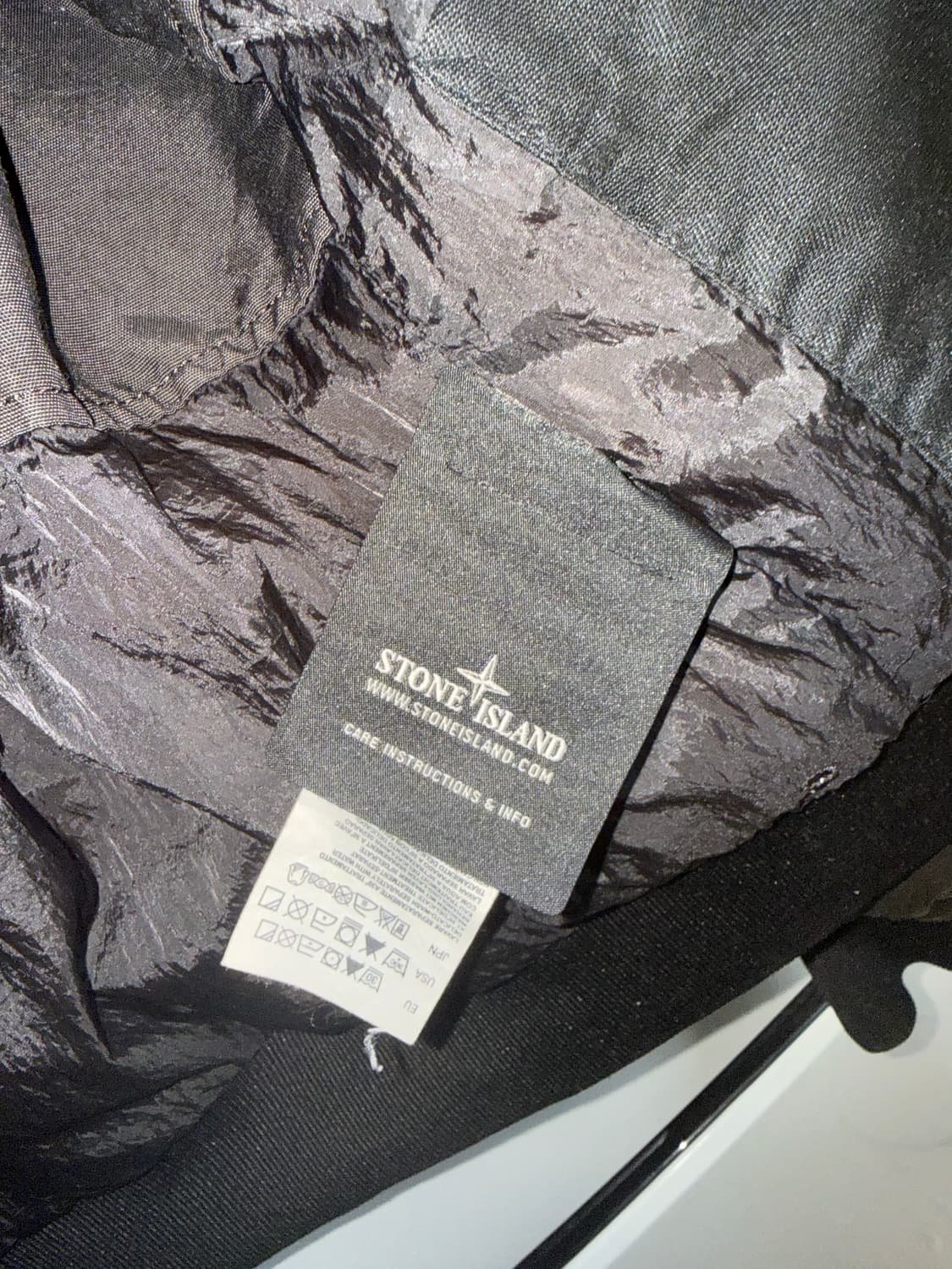 [S] 스톤아일랜드 경량패딩 블랙카키 상품이미지4