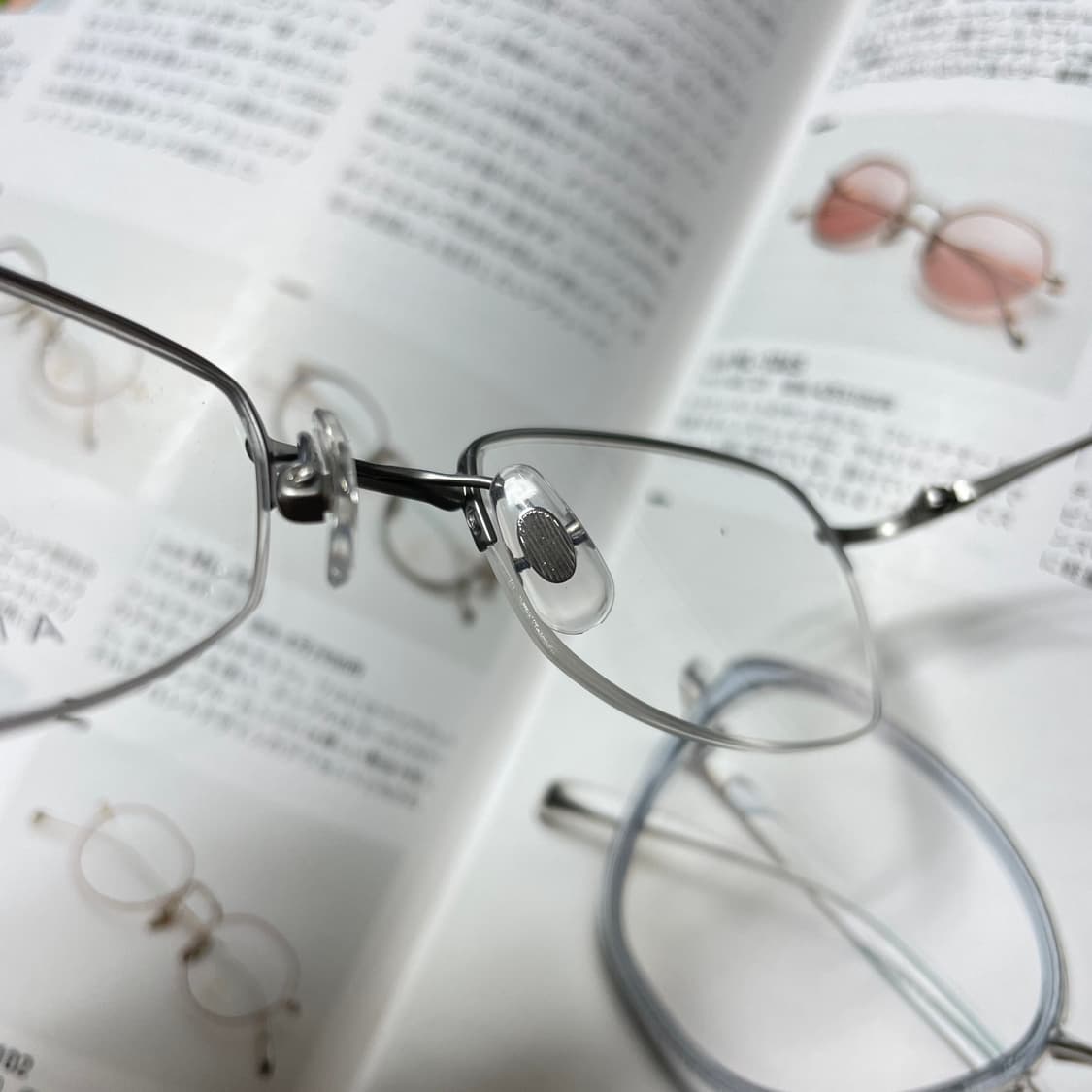 ANTEPRIMA 안테프리마 티타늄 반무테 실버 일본 안경 상품이미지8