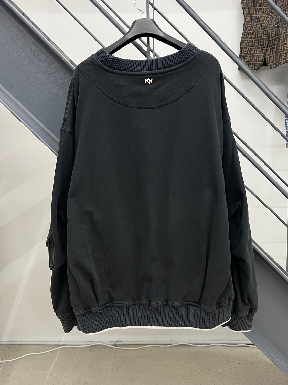 송지오 지제로 팬서 포켓 맨투맨 / 블랙 상품이미지4