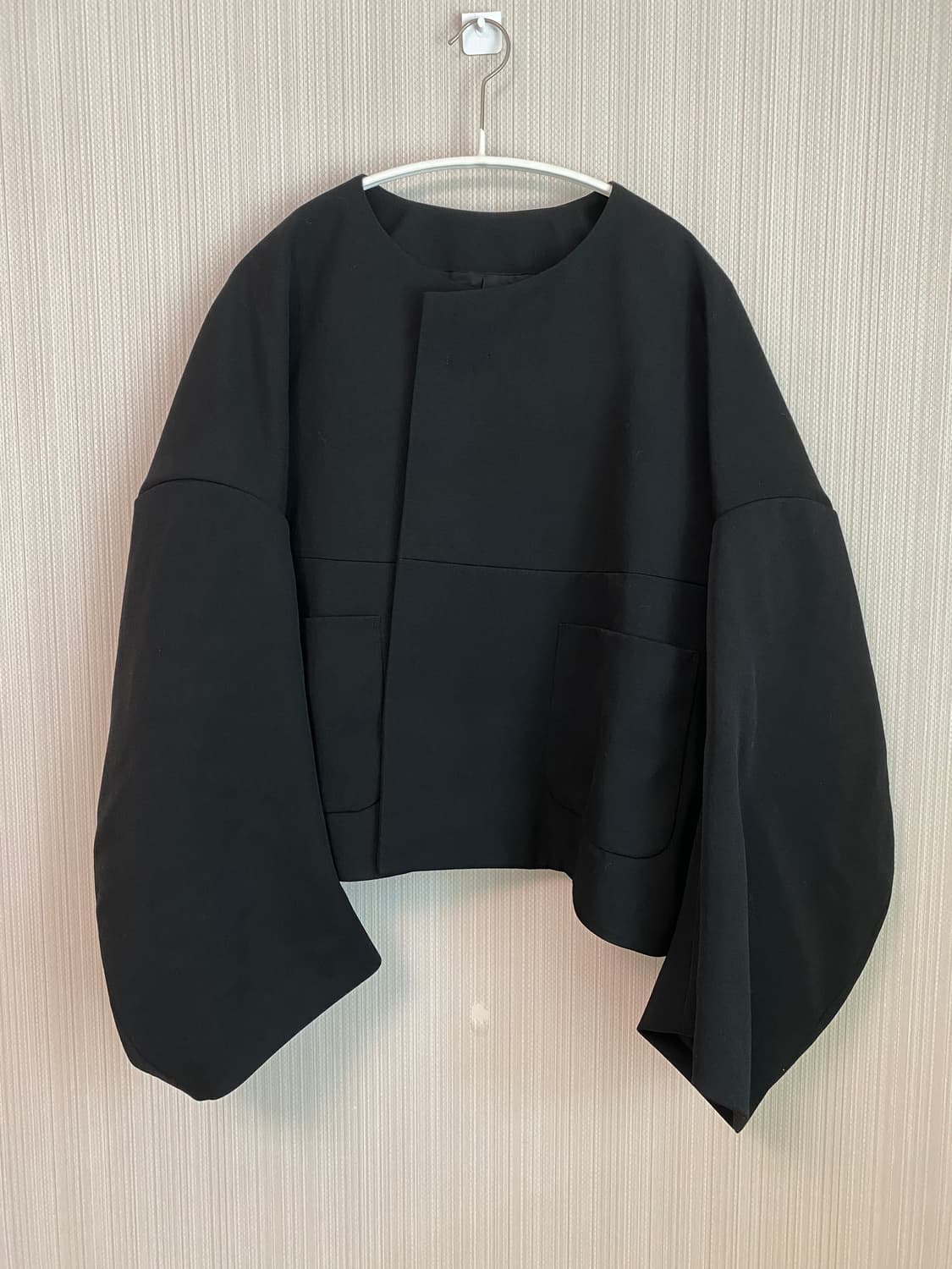 꼼데가르송 24SS 칼라리스 크롭 자켓 블랙 상품이미지1