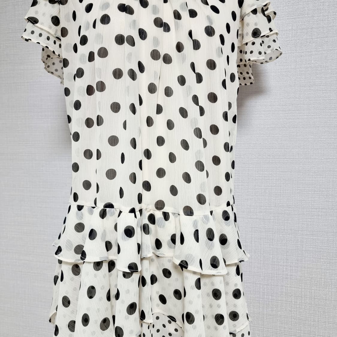 엑시즈팜 도트패턴 프릴 원피스 (미디움) 새상품 상품이미지8