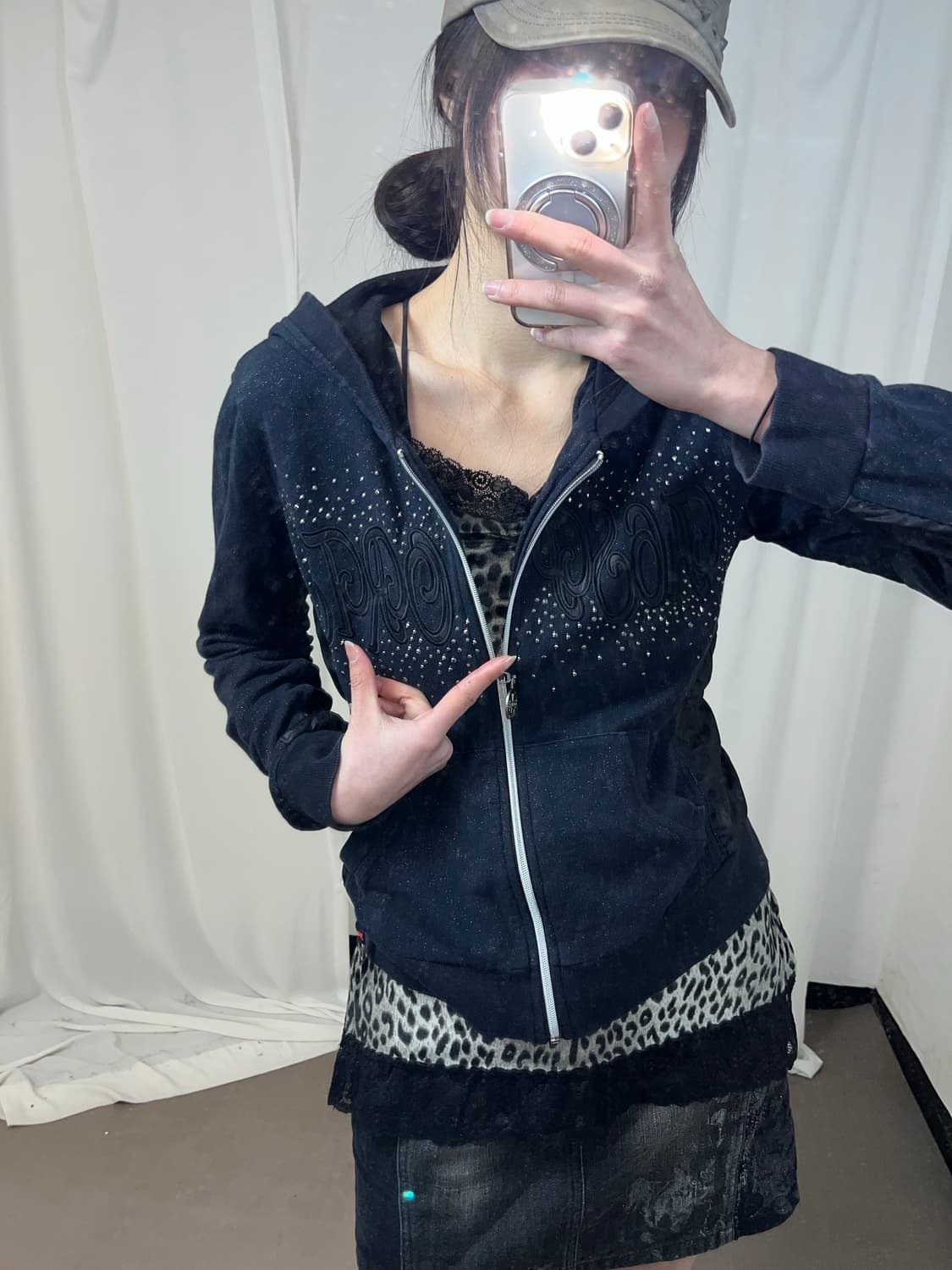 러블리 블랙 큐빅 후드집업 상품이미지3