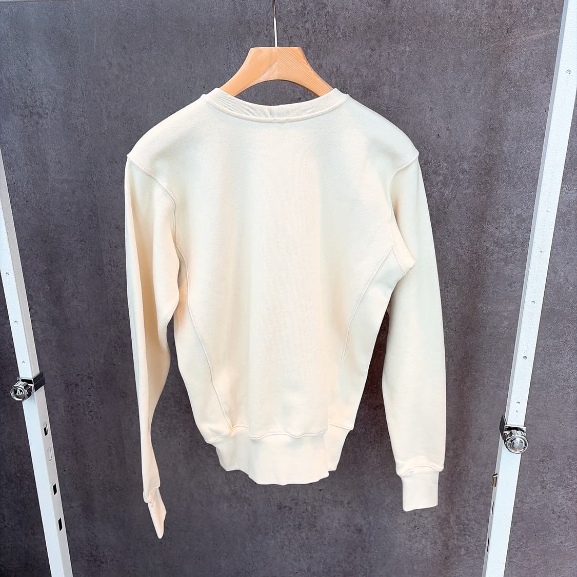 (정품/새상품) TOTEME 토템 여성 오프화이트 크루넥 약기모 맨투맨 상품이미지3