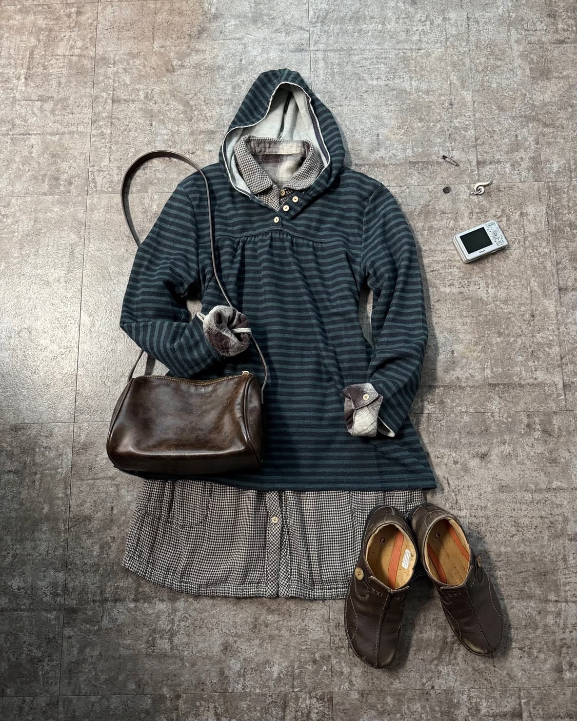 버튼 넥 스트라이프 패턴 후디드 탑 상품이미지1