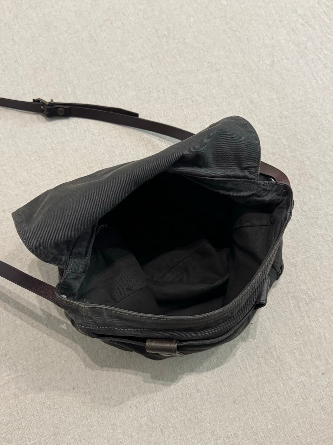 드리스반노튼 루나 폴드 숄더백 상품이미지7