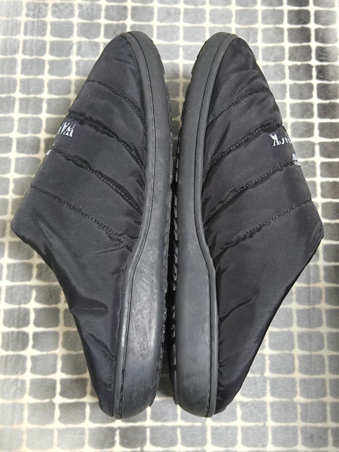 [2] 폴리테루 x 스부 패디드 슬리퍼 블랙 + 레터링 상품이미지4