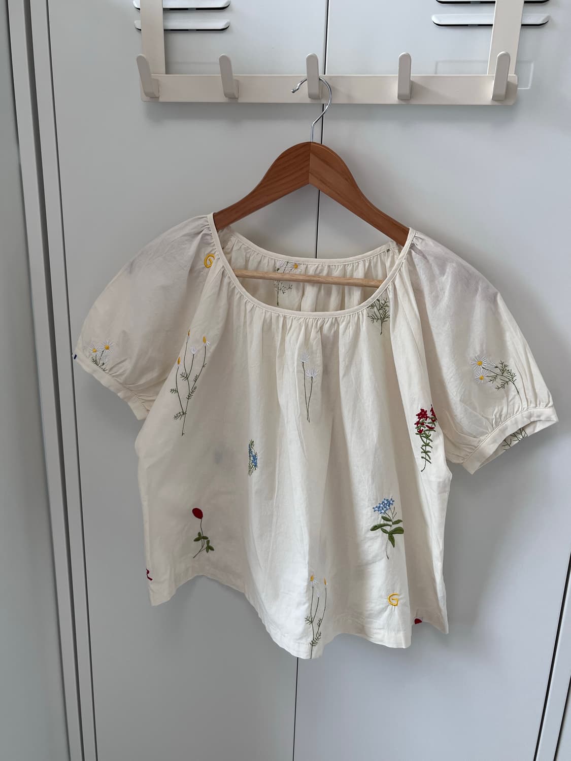 Colorer 꽃 자수 아이보리 반팔 블라우스 상품이미지3