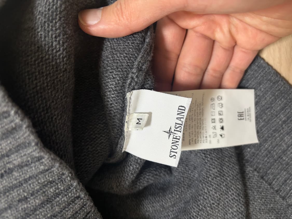 스톤아일랜드 니트 차콜색상 M 판매합니다. 상품이미지5