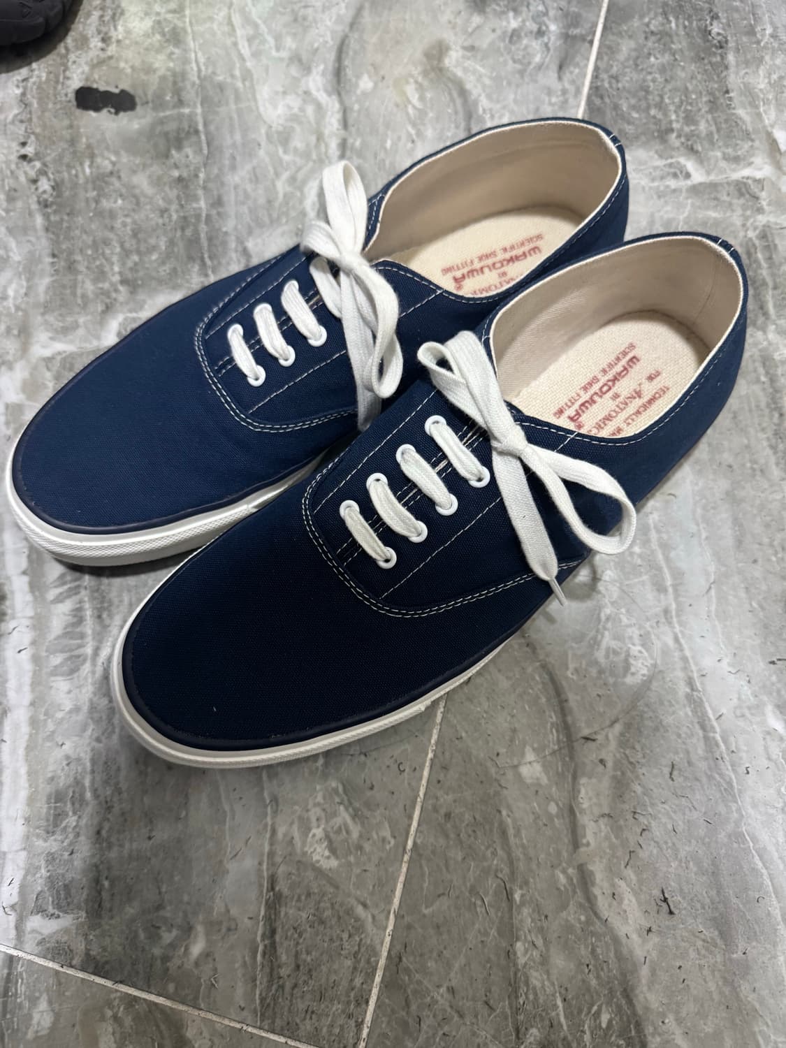 와쿠와 덱슈즈 네이비 270사이즈 판매합니다 상품이미지1