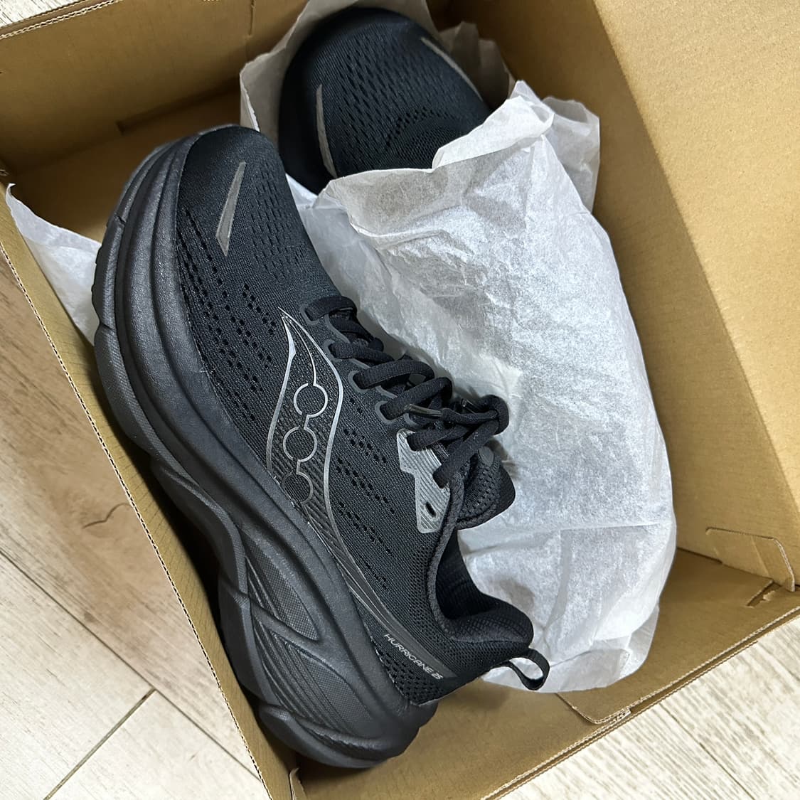 제니 운동화 브랜드 써코니 허리케인25 블랙 250 새상품 상품이미지2