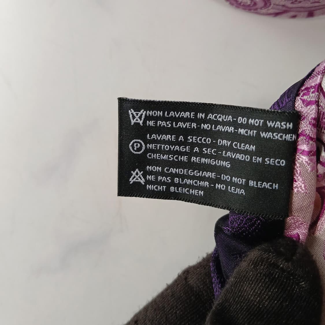 베르사체 넥타이 퍼플 페이즐리 자카드 8.9cm B등급 A19871
 상품이미지9