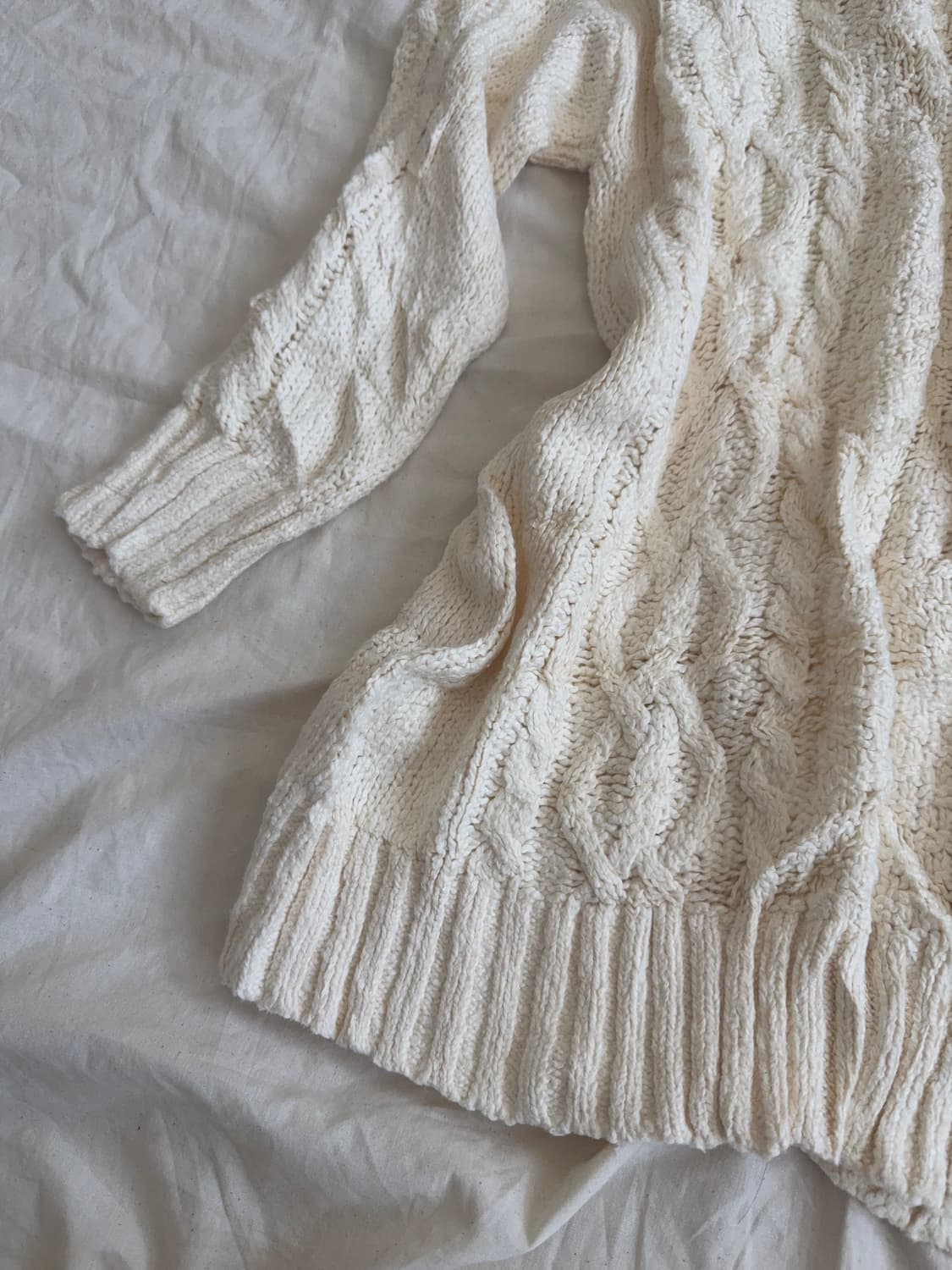 잉그니 러블리 폭닥 꽈베기 진주 니트 상품이미지6