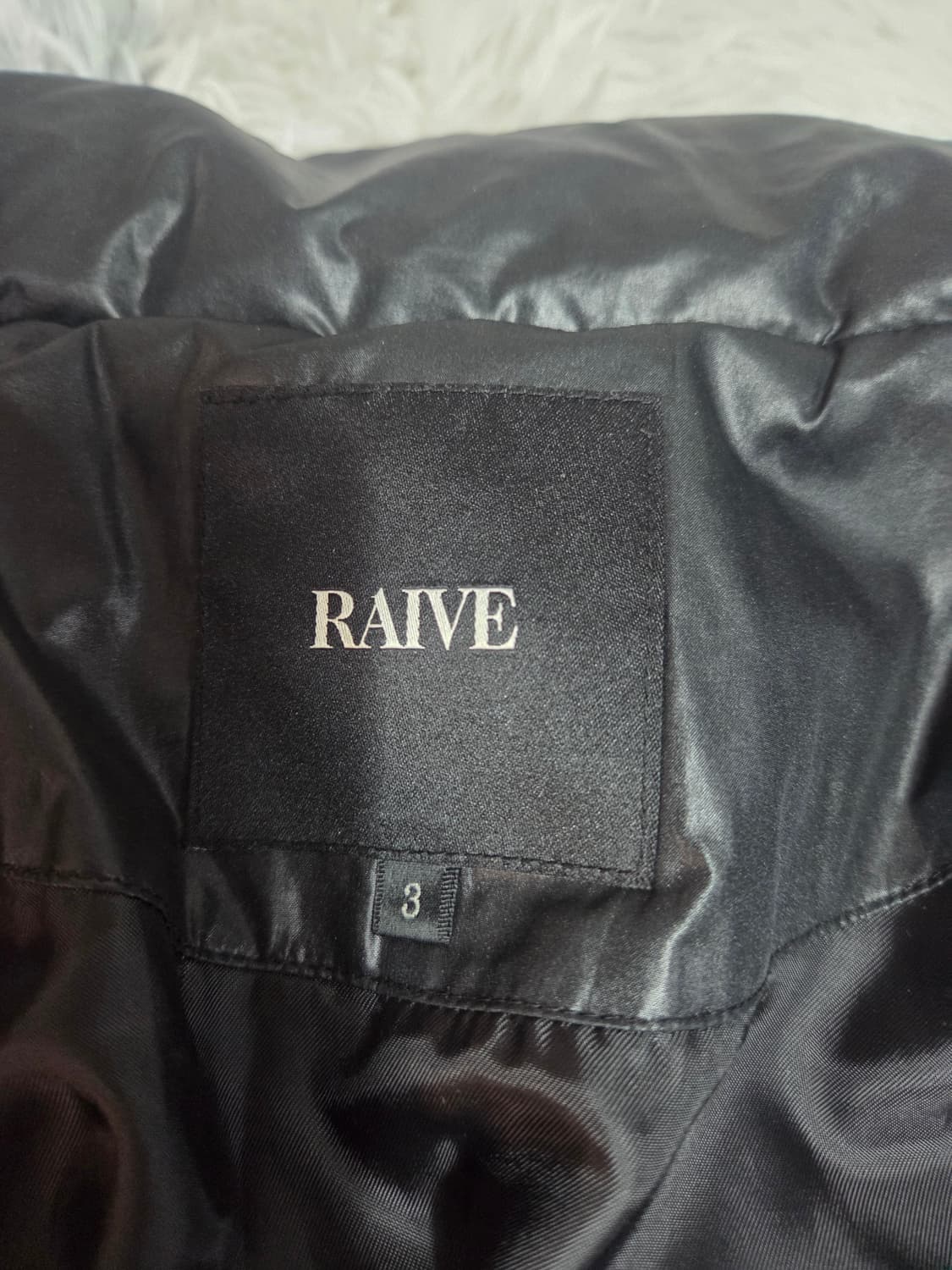 raive 블랙 광택 숏 패딩 점퍼 상품이미지3