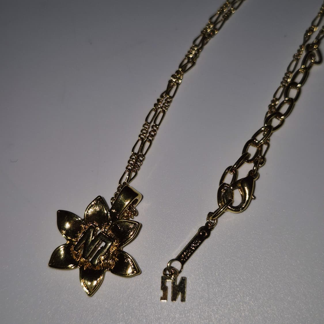 80s 프랑스 니나리치 꽃잎 로고 목걸이 상품이미지10