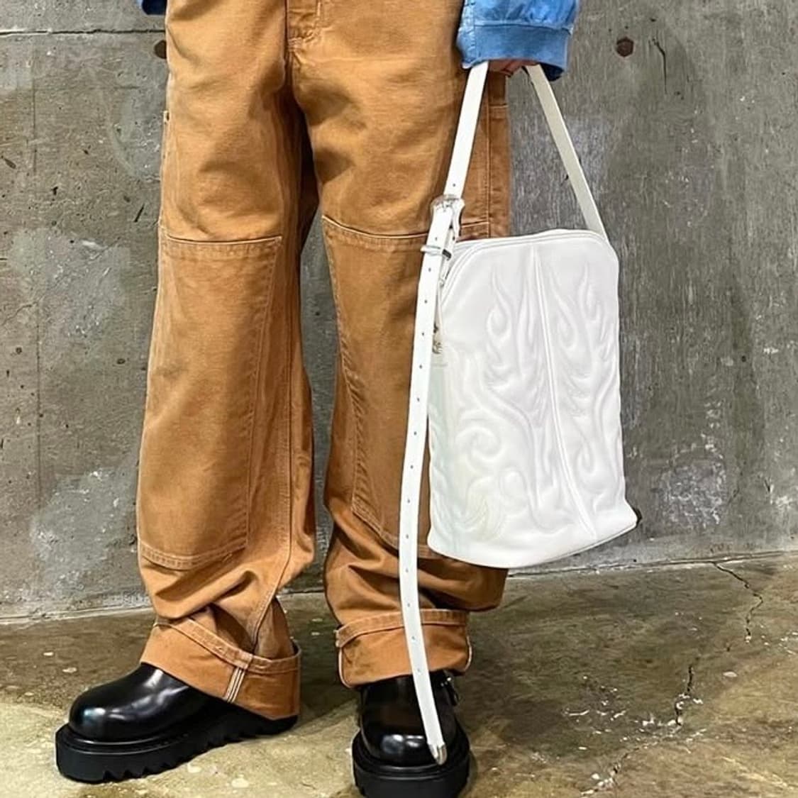 토가 아카이브 23AW 웨스턴 레더 백 상품이미지1