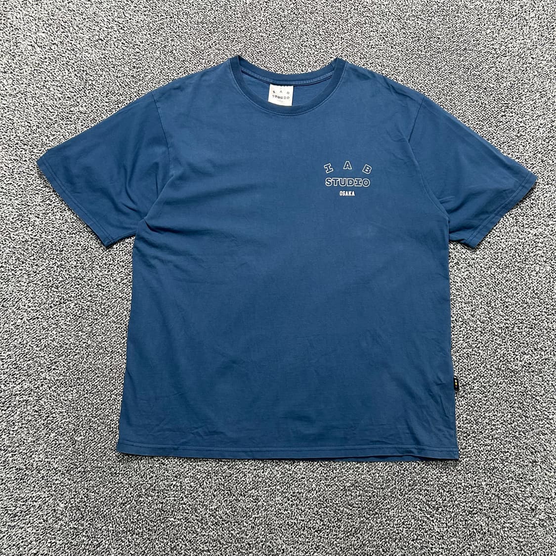 아이앱 스튜디오(I.A.B STUDIO)오사카 네이비 반팔티 상품이미지1