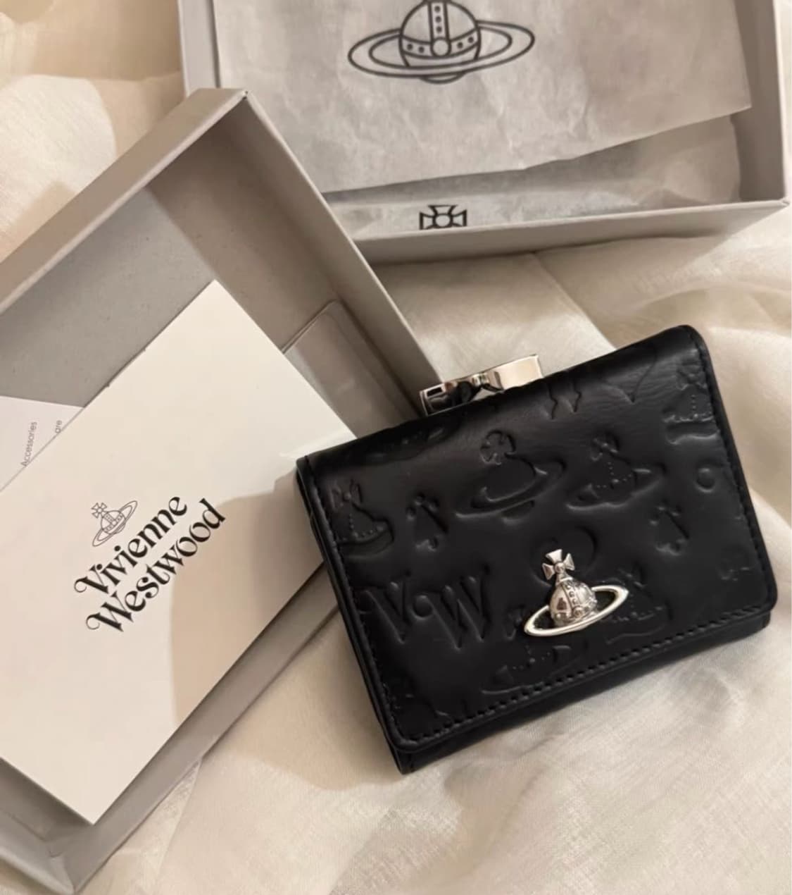 비비안웨스트우드 아카이브 펀칭 블랙 레더 은장 orb 하프월렛 반지갑 상품이미지1