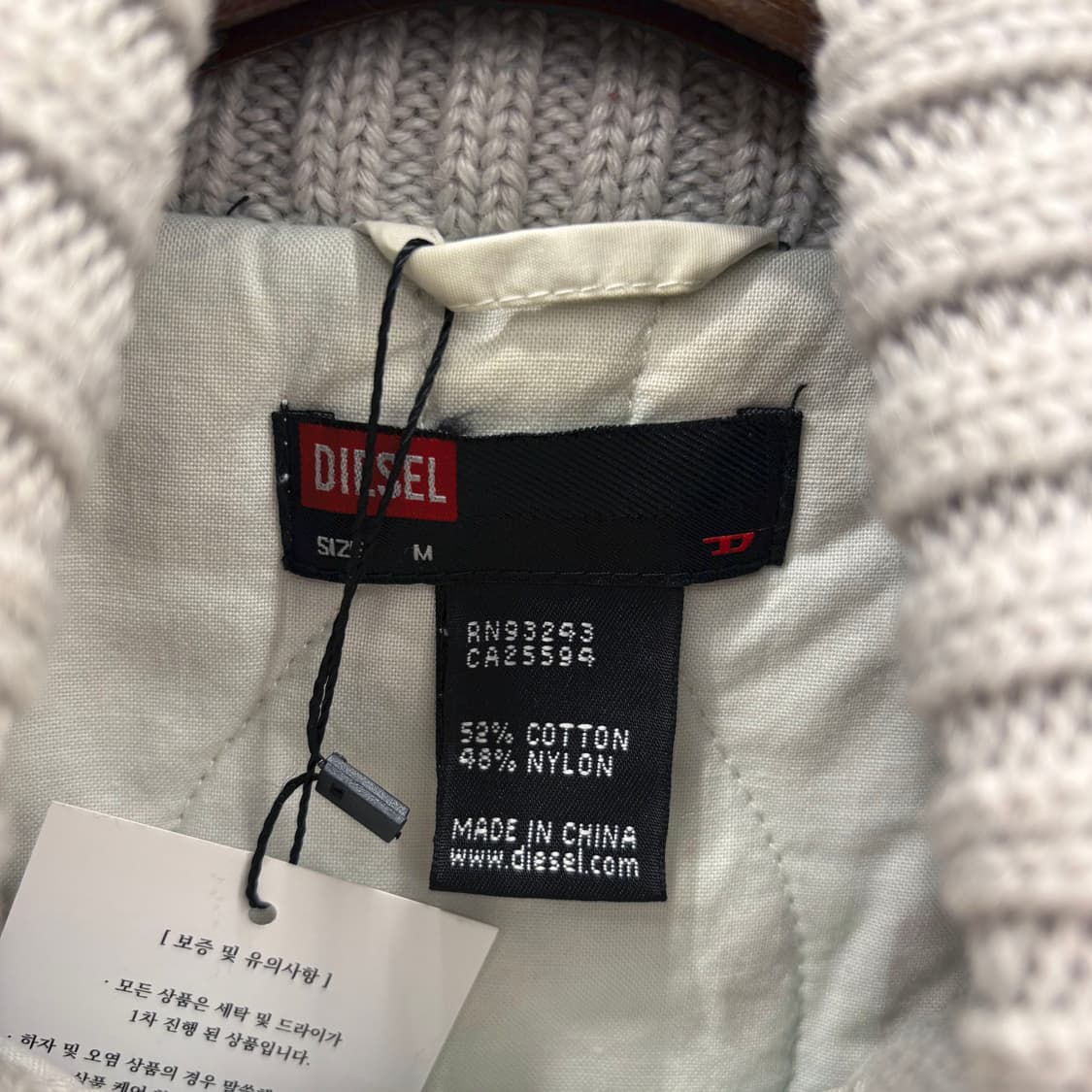 디젤 롱 점퍼 컬러 배색 니트 카라 리브 자수 그래픽 디테일 아이보리 상품이미지7
