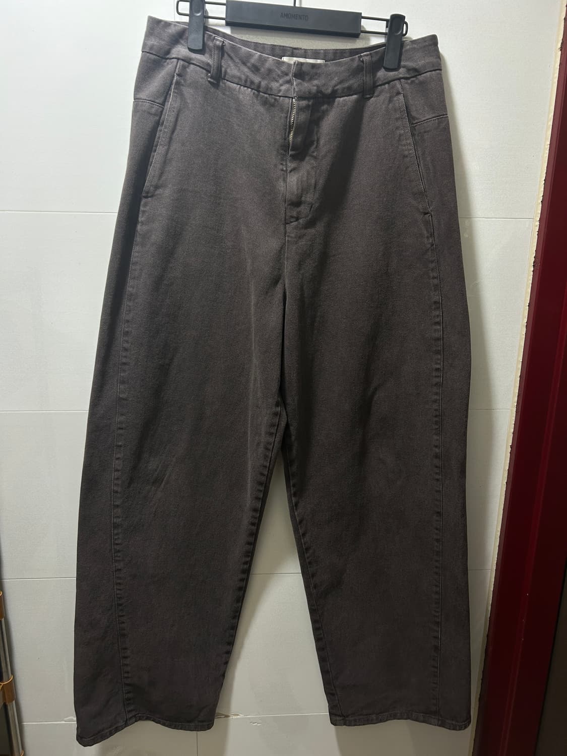 26ss 아모멘토 가먼트 다잉 커브드 팬츠 상품이미지4