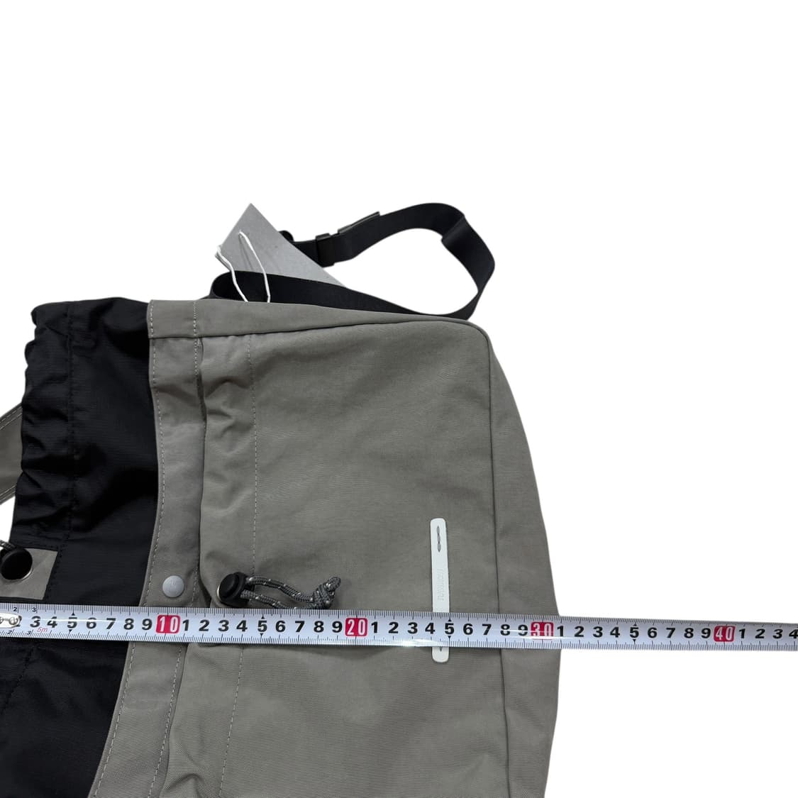 로우로우 나일론 복조리 스트링 포켓 크로스백 가방 그레이 상품이미지8