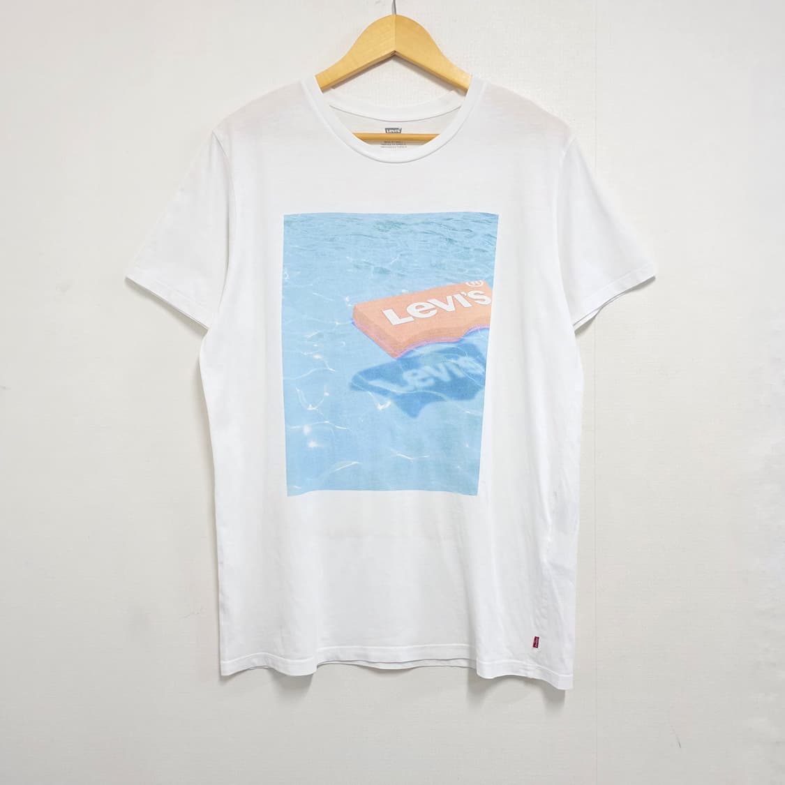 L 리바이스 수영장 그래픽 반팔 티셔츠 화이트 상품이미지1
