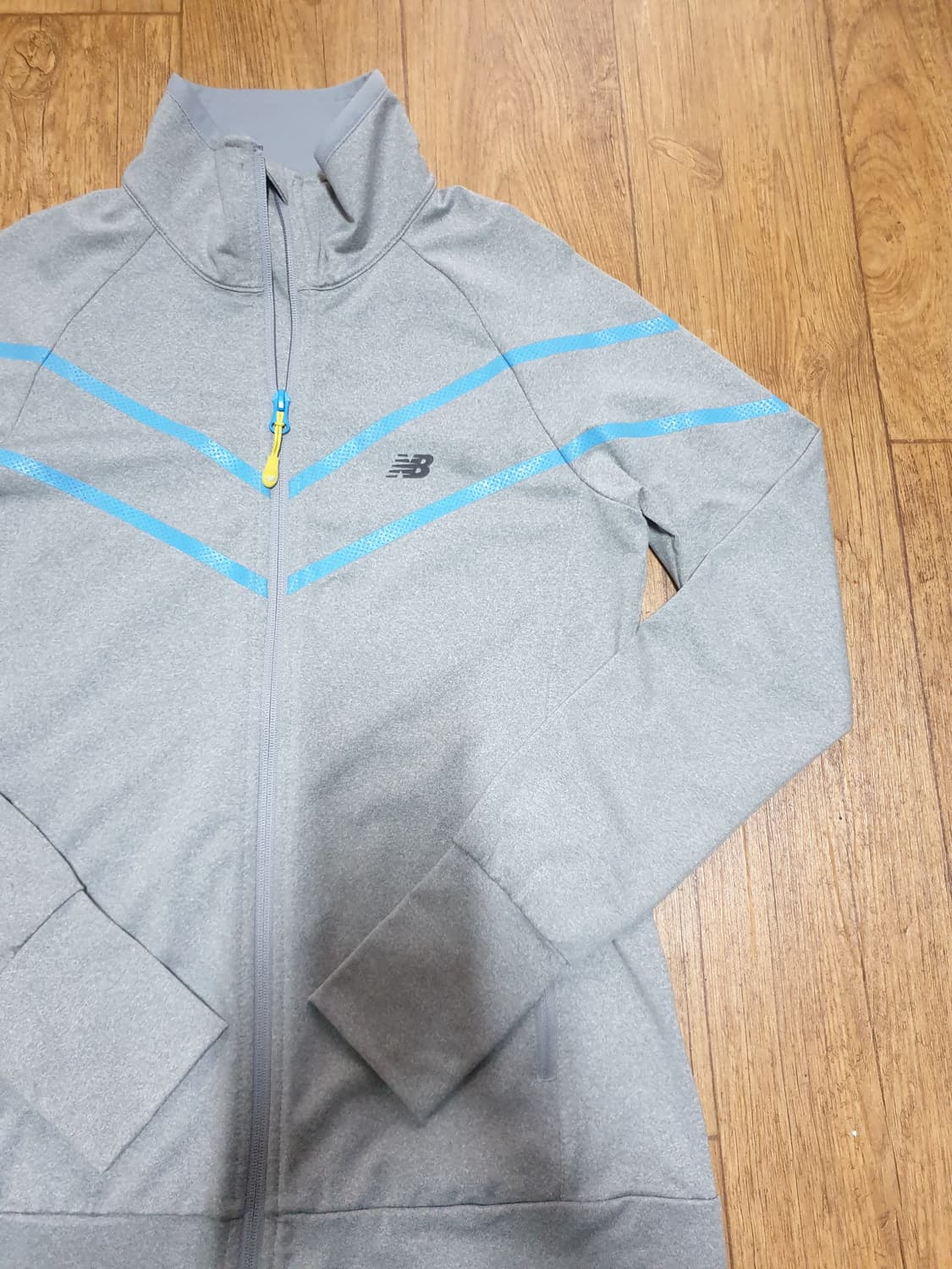 1015 뉴발란스 운동복 집업 90 사이즈입니다 상품이미지3