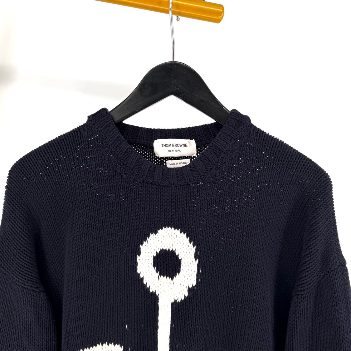 [3사이즈] 톰브라운 앵커 아이콘 오버핏 크루넥 니트 (MKA216A) 상품이미지4