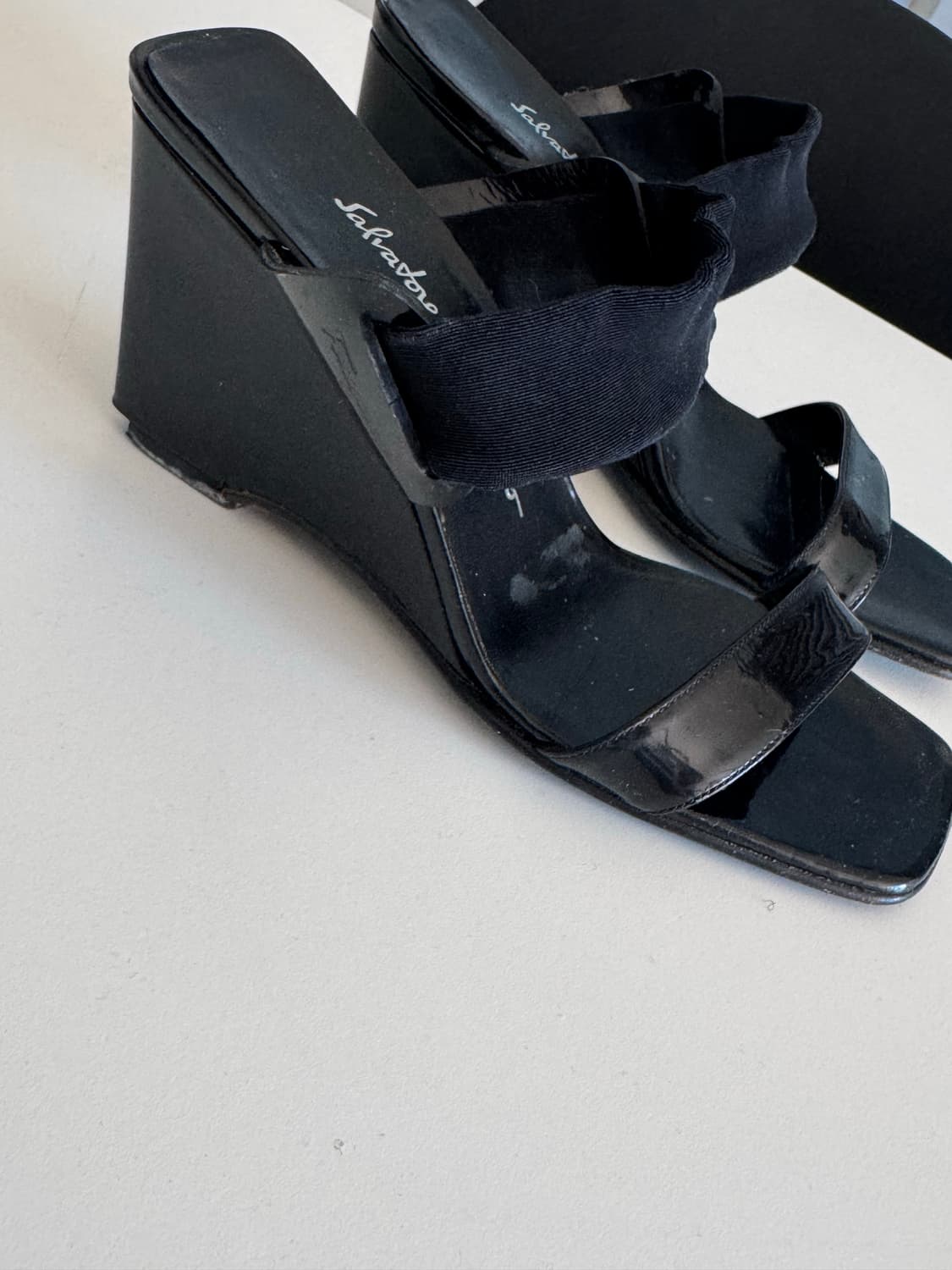 Salvatore Ferragamo Patent Leather Wedge 상품이미지3