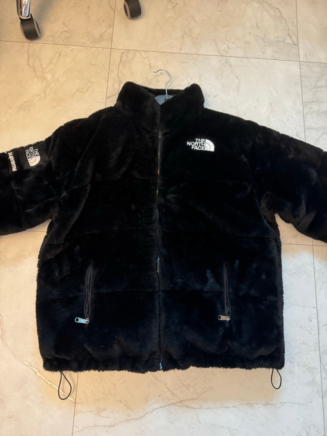 슈프림 x 노스페이스 스웨이드 눕시 자켓 블랙 - 23FW 상품이미지1