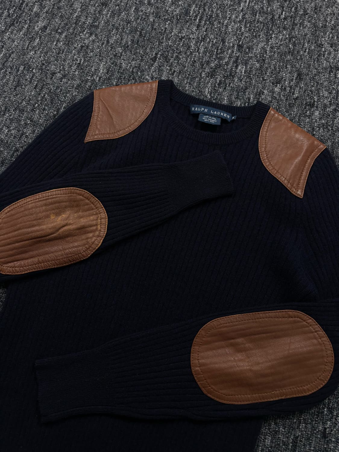 폴로 네이비 엘보우 숄더 패치 니트 상품이미지4