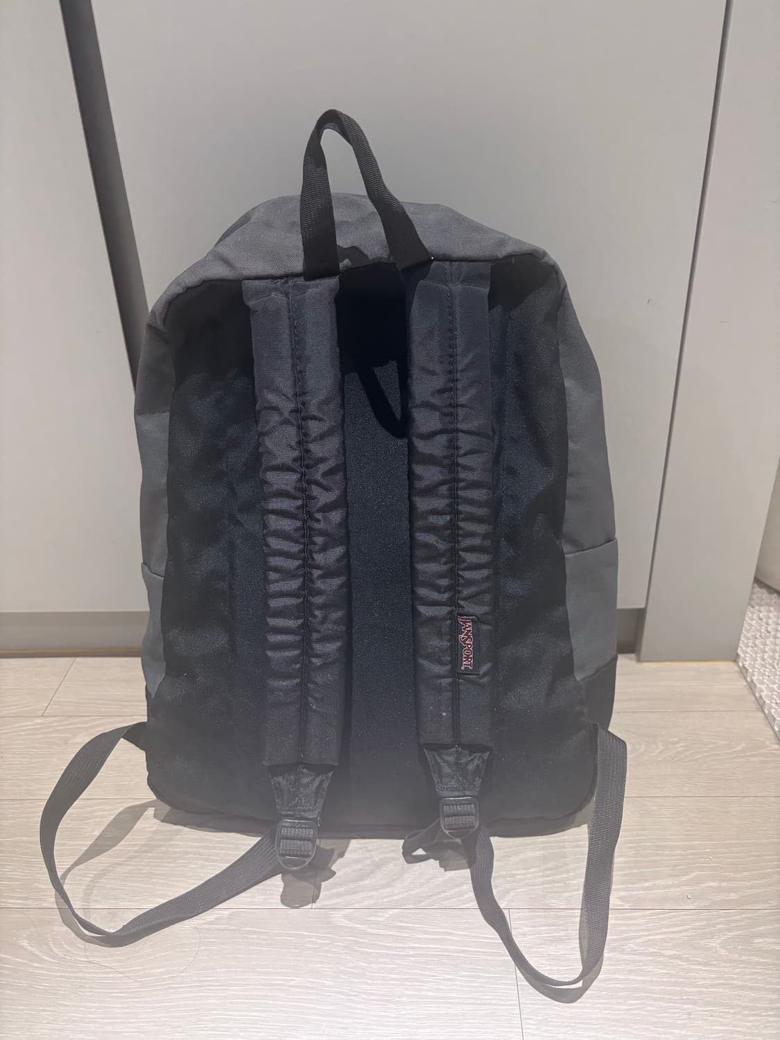 잔스포츠 회색 백팩 상품이미지2