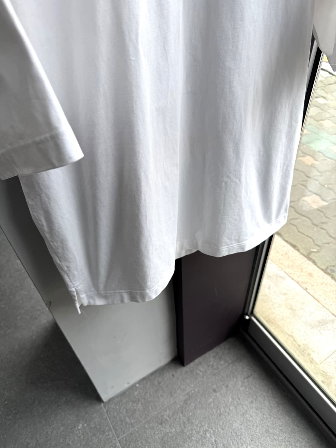 .50(105)/ 솔리드옴므 23SS 백플라워 프린팅 반팔 상품이미지4