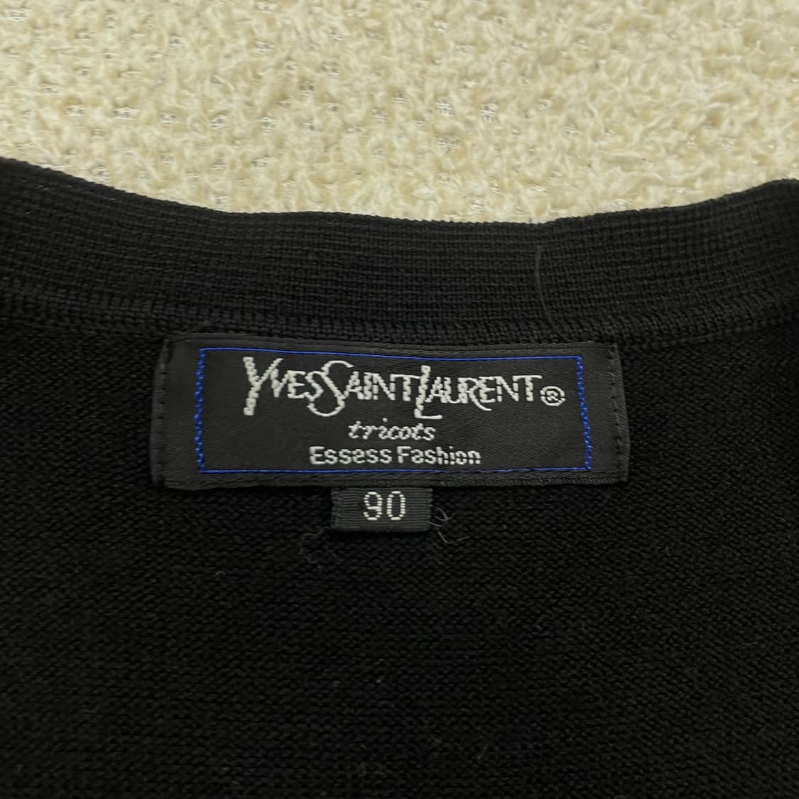 입생로랑 Ysl 로고 브이넥 니트 베스트 블랙 상품이미지3