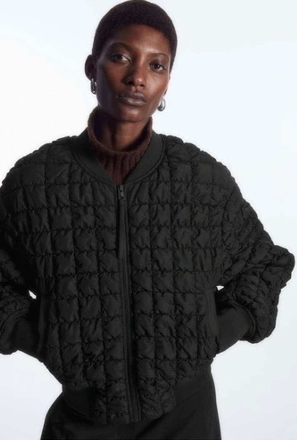 코스 COS 블랙 퀼티드 봄버 자켓  상품이미지2