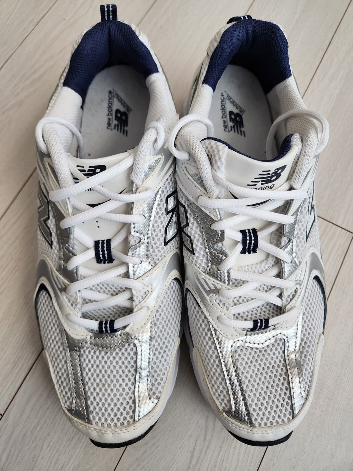 뉴발란스 운동화 530 화이트인디고 MR530SG 사이즈275

오염 하 상품이미지4