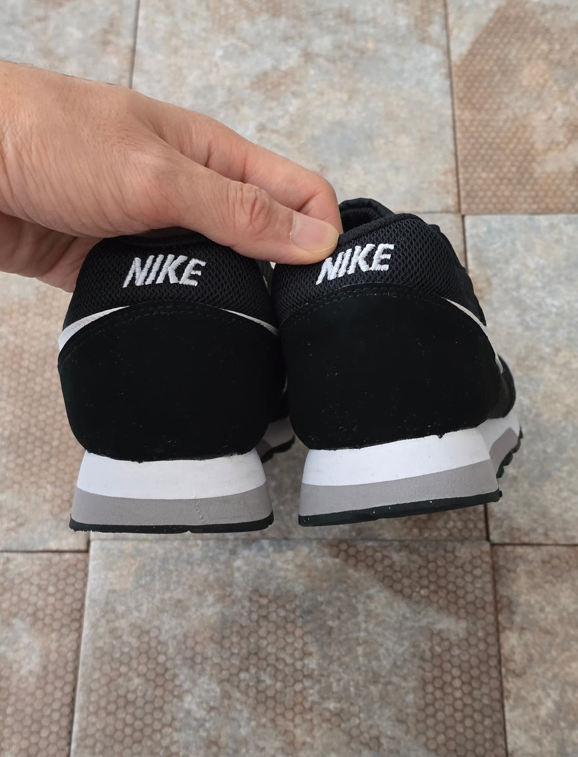 (245)나이키 md 러너 2 검흰  상품이미지9