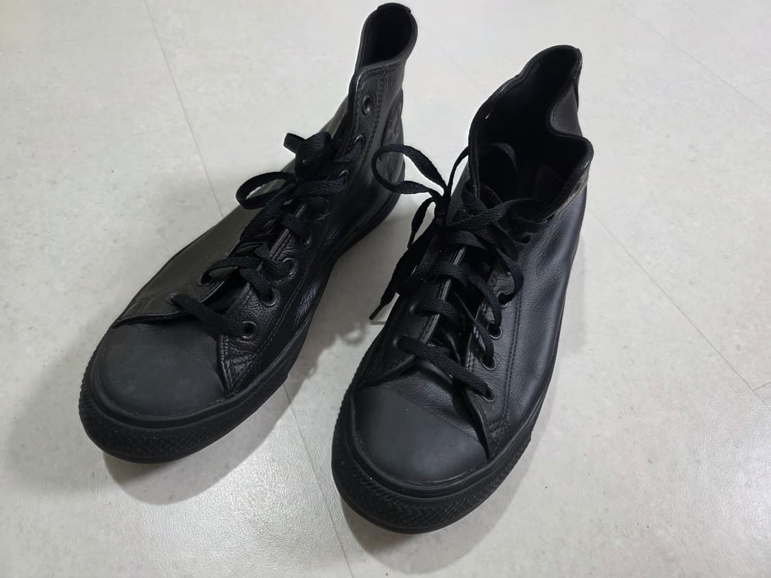 컨버스 블랙 레더 하이 스니커즈 300 상품이미지1