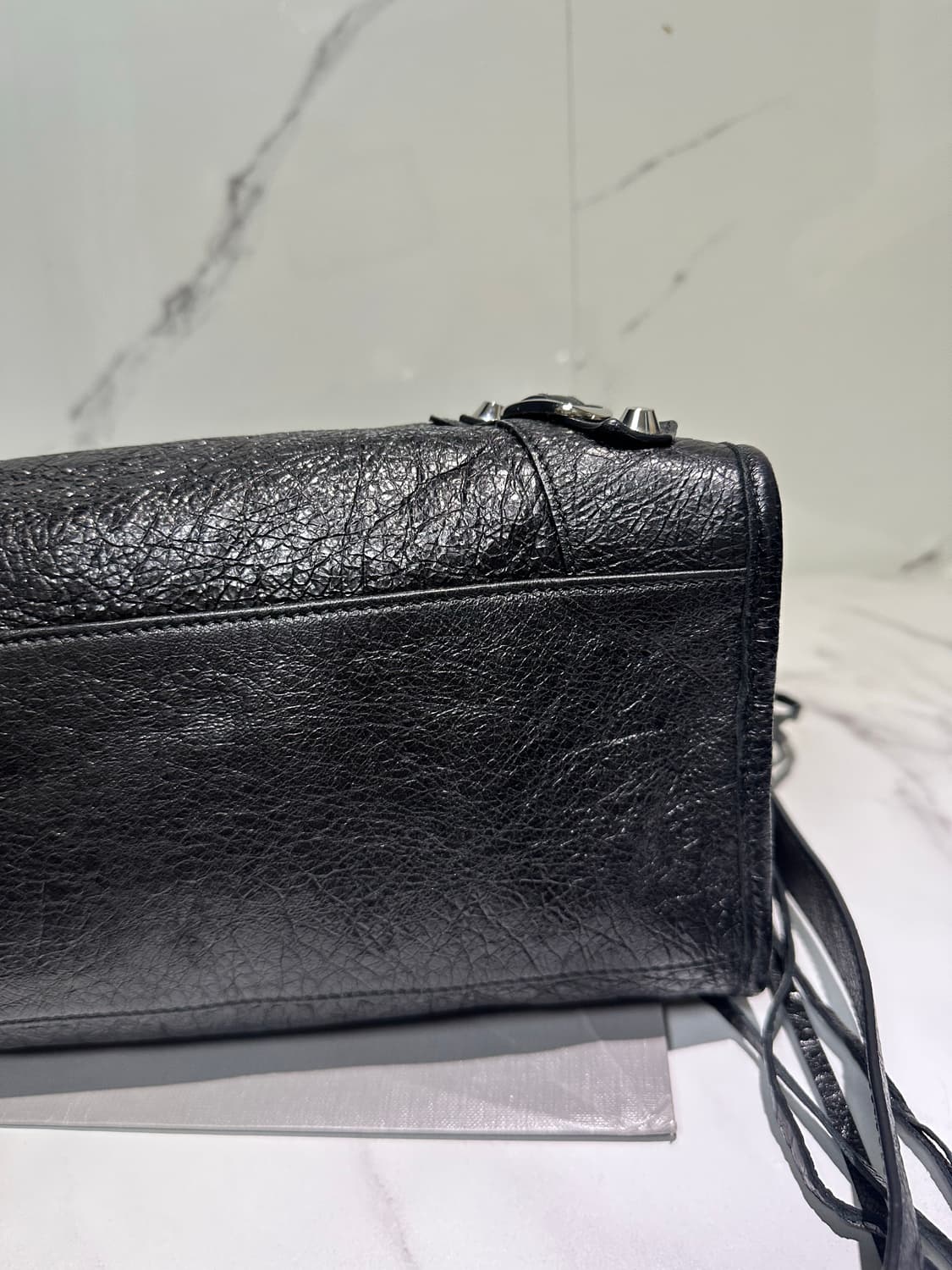 [SA 정품] 발렌시아가 시티 모터백 미디움 블랙 상품이미지4