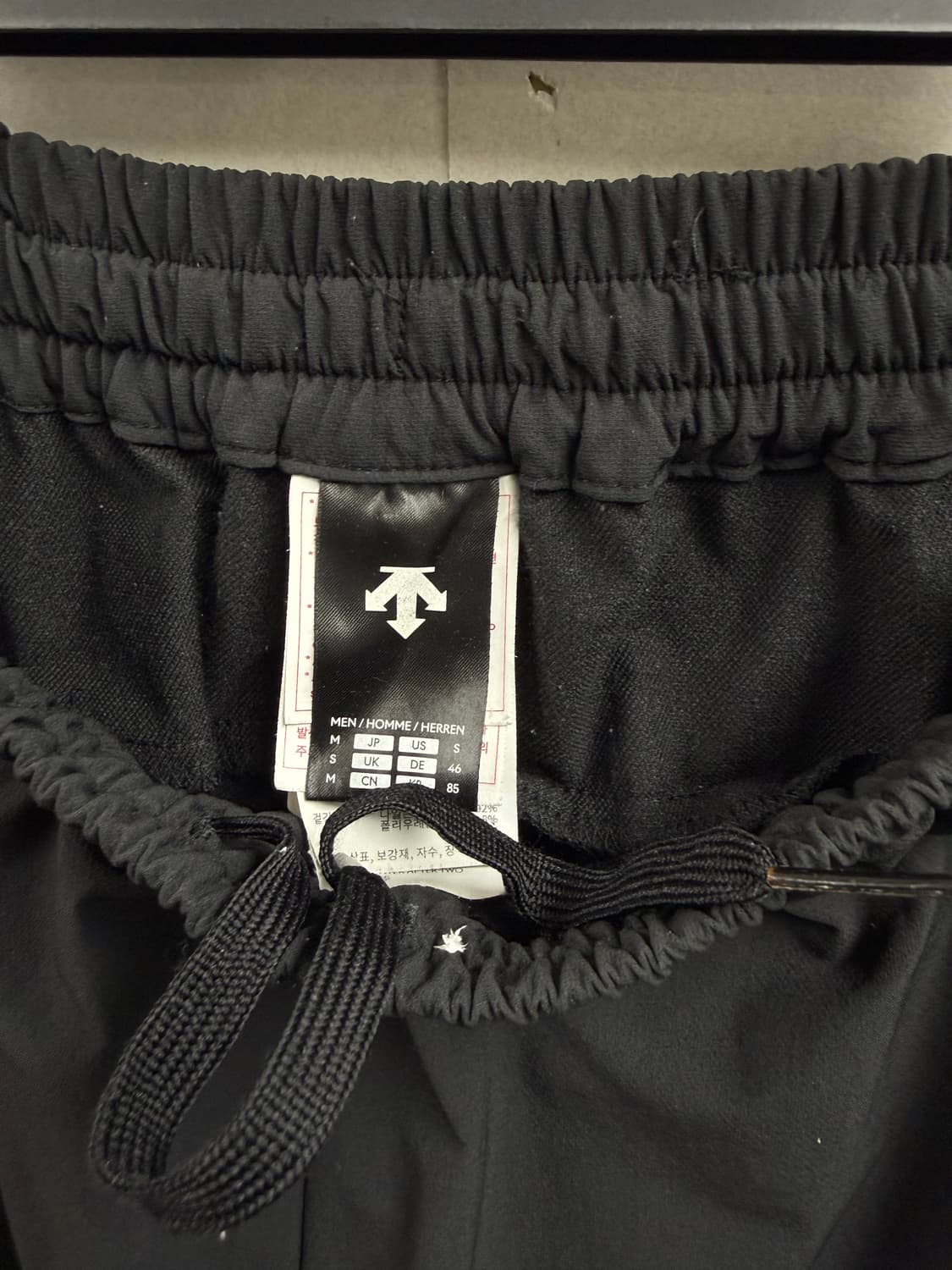 남성 M 85 / 데상트 약기모 우븐 카고 조거팬츠 블랙 상품이미지7