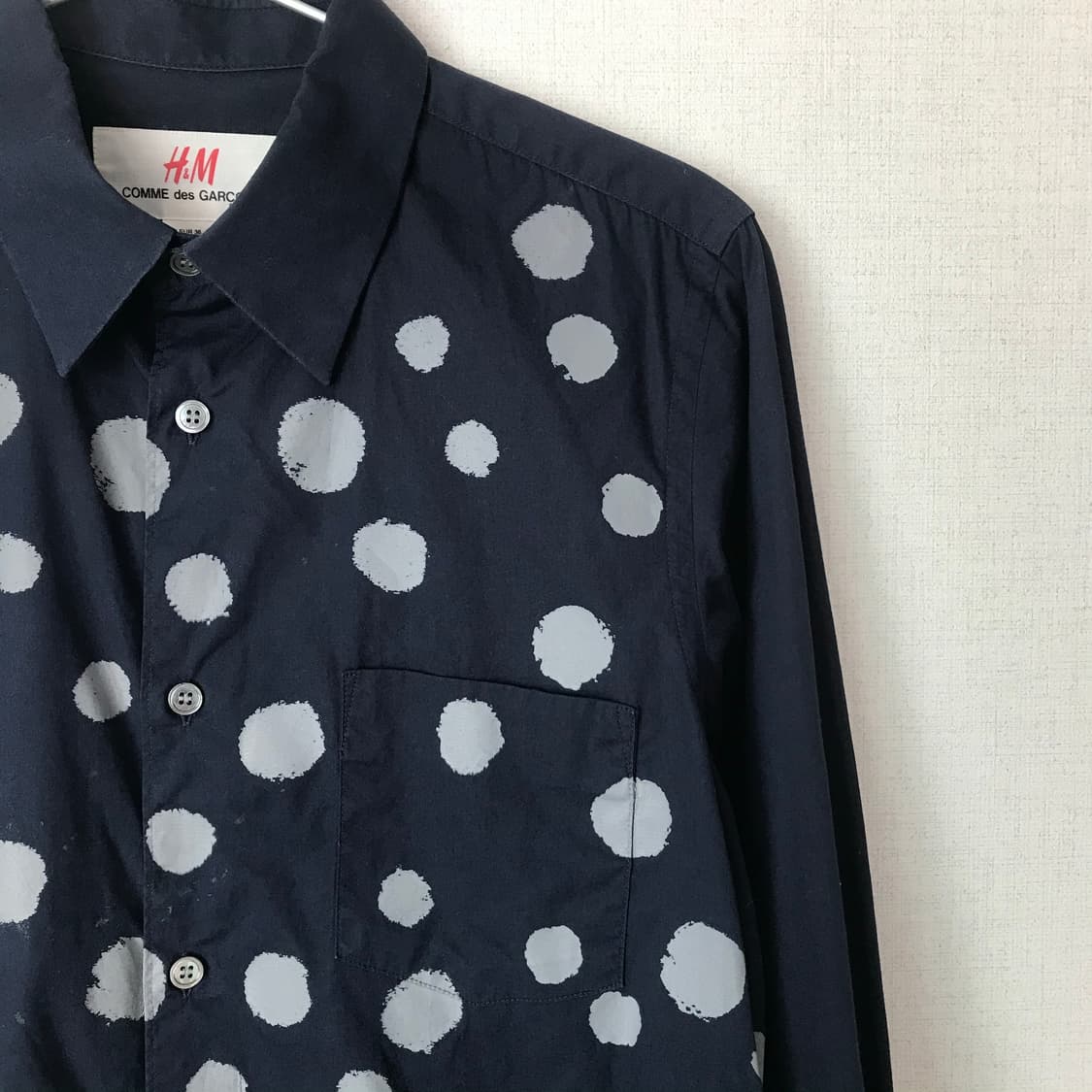꼼데가르송 X H&M 도트 네이비 셔츠  상품이미지3