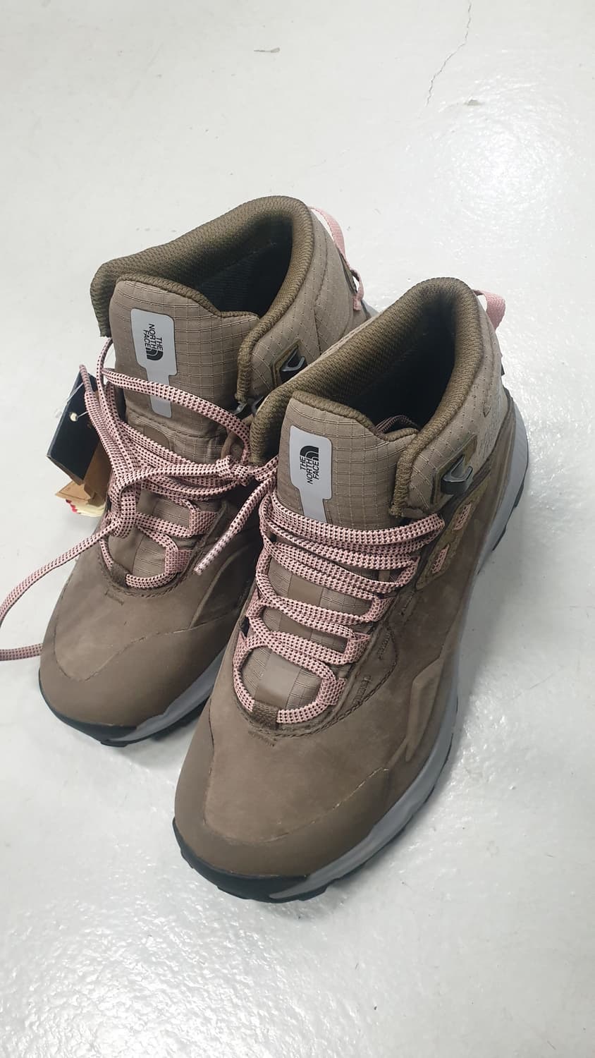 노스페이스 여성 등산화 245mm 새상품 상품이미지1