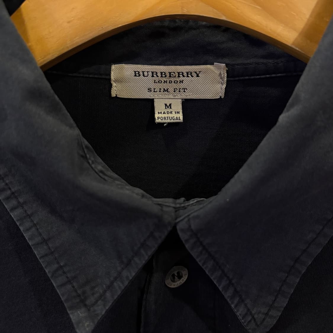 버버리 블랙 카라 롱슬리브티 상품이미지4