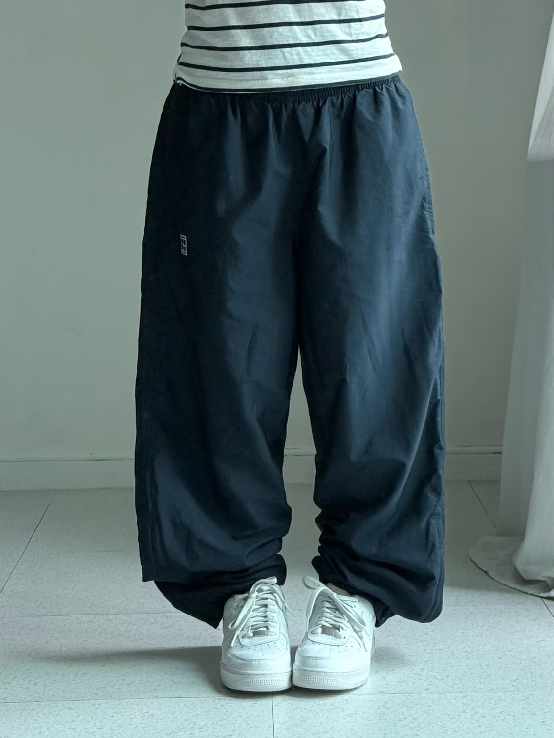 나이키 네이비 미니 로고 트랙팬츠 상품이미지1