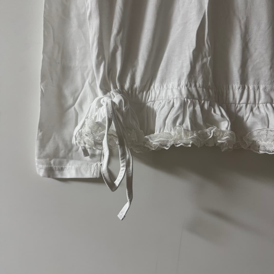 새상품 여자 밑단 프릴 레이스 긴팔티 상품이미지2