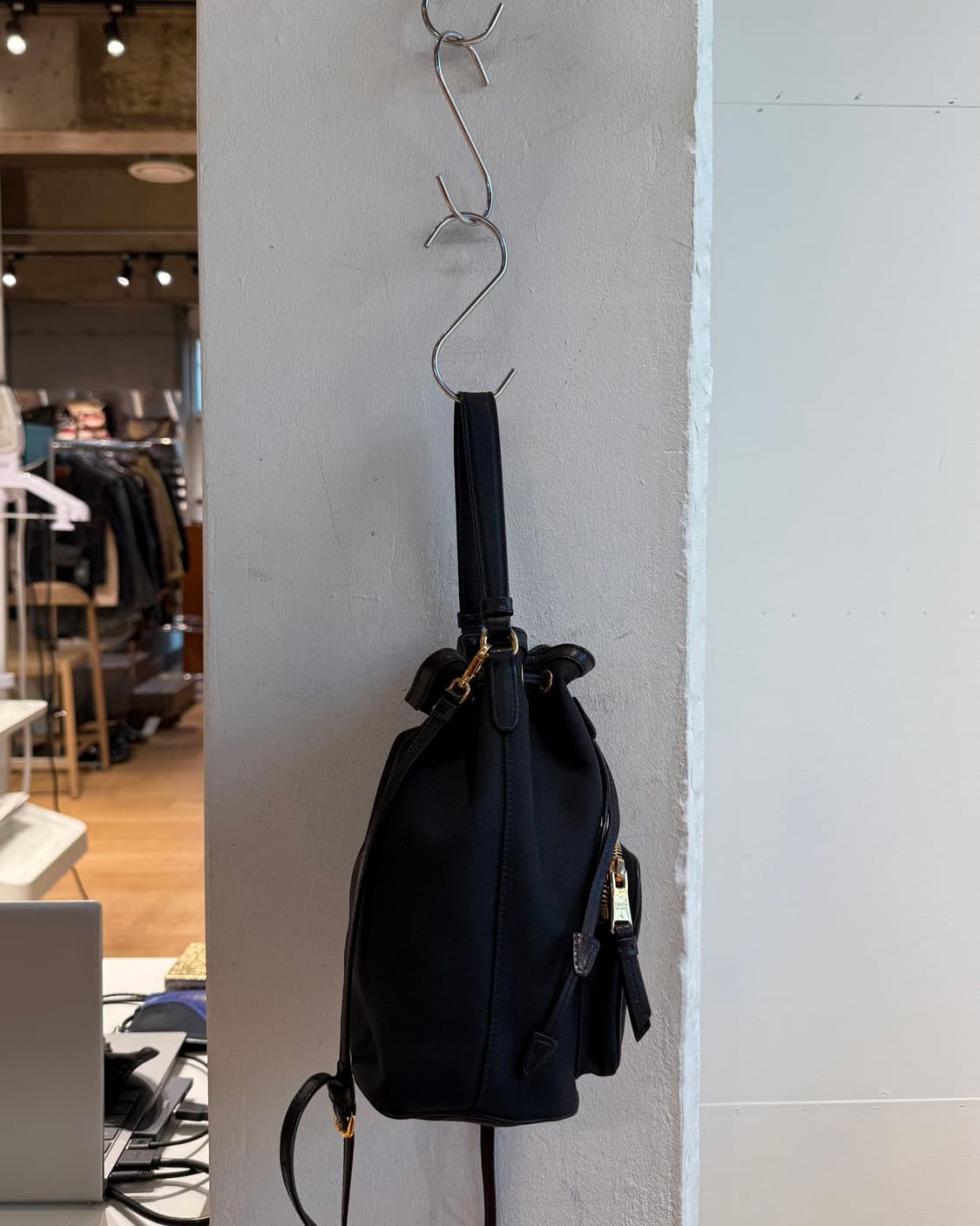 프라다 블랙 듀엣 리나일론 버킷백  상품이미지4