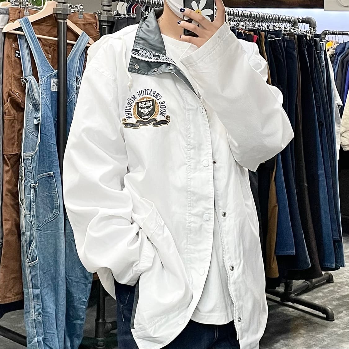 MCM 화이트 빅로고 윈드자켓 상품이미지1