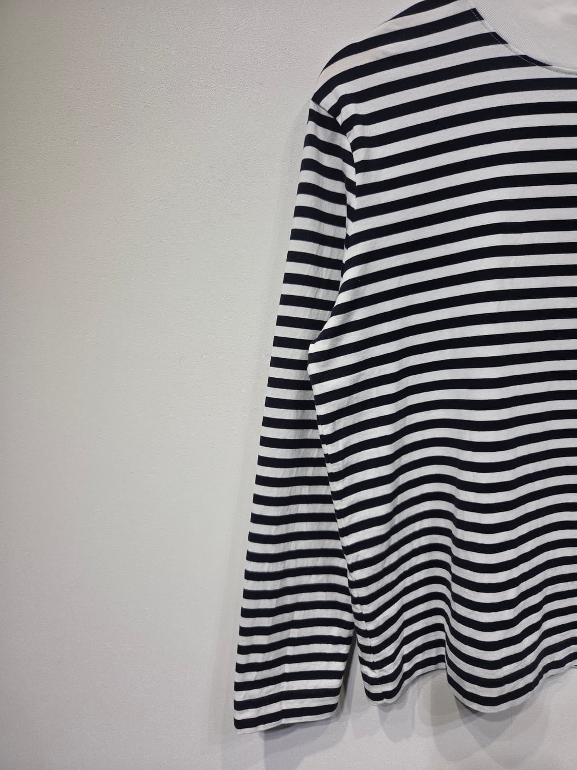 COS 코스 네이비 앤 화이트 스트라이프 모크넥 티셔츠 상품이미지4