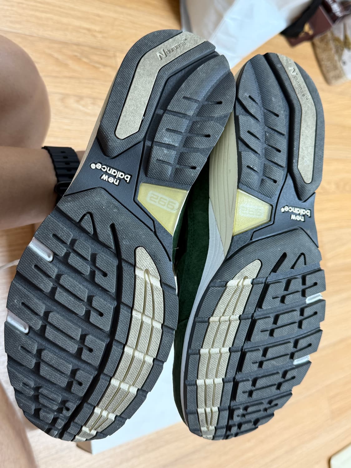 뉴발란스 X 자운드 992 모스그린 260사이즈 팝니다. 상품이미지4