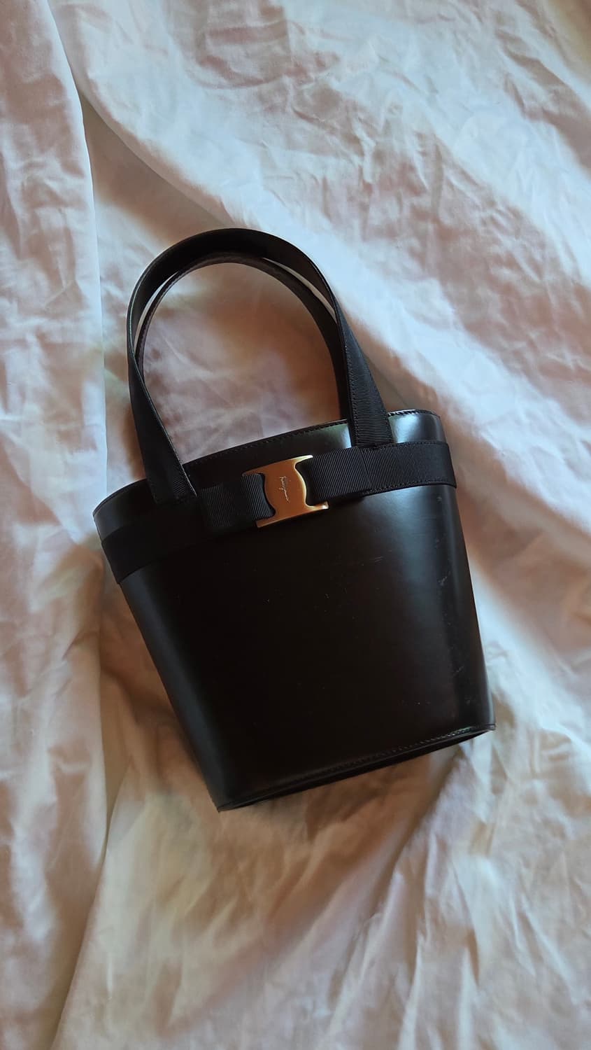 페레가모 바라 리본 버킷백 토트백 상품이미지3